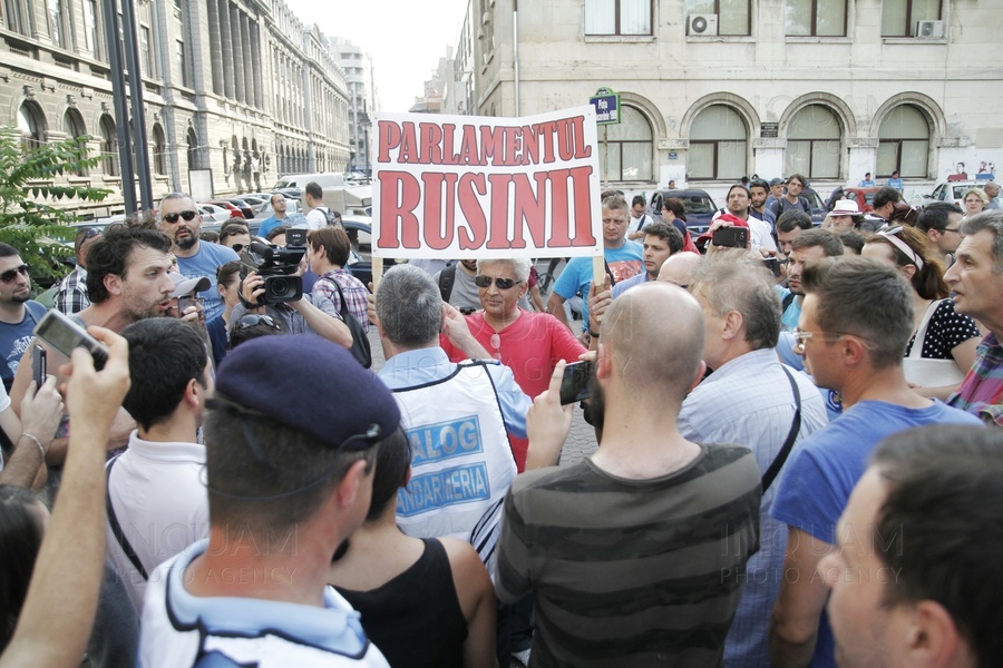BUCURESTI - PIATA UNIVERSITATII - PROTEST