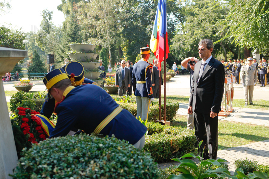 Mihnea Motoc, participa la ceremonia de la Monumentul soldatilor francezi din Parcul Cismigiu, marti, 30 august 2016. Inquam Photos / George Calin