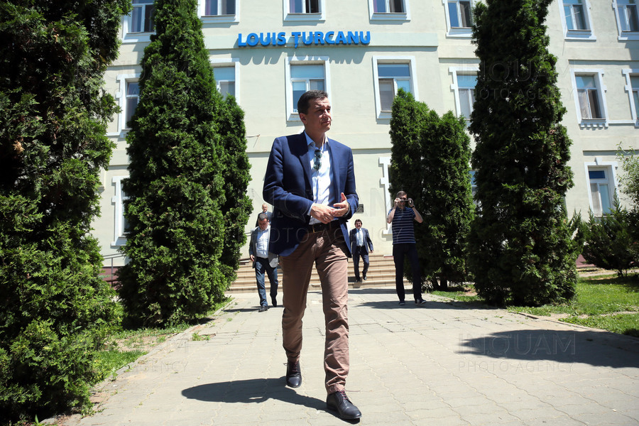 Premierul Sorin Grindeanu in vizita la Spitalul de Copii Louis Turcanu din Timisoara, sambata, 20 mai 2017. Inquam Photos / Virgil Simonescu