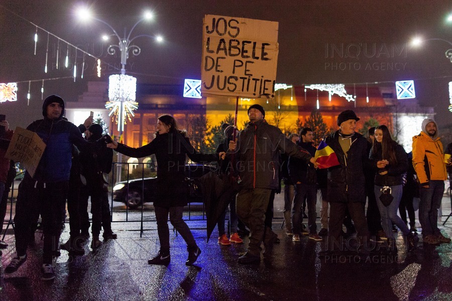 BUCURESTI - PROTEST - ROMANIA MOARE