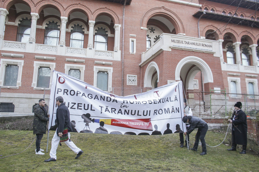 BUCURESTI - PROTEST - MUZEUL TARANULUI ROMAN