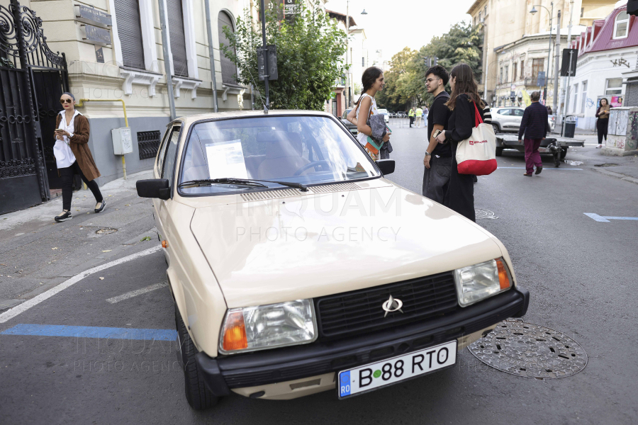 BUCURESTI - EXPOZITIE MASINI RETRO - STRAZI DESCHISE - 21 SEP 2024