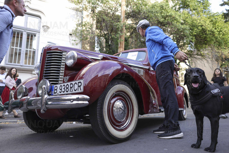 BUCURESTI - EXPOZITIE MASINI RETRO - STRAZI DESCHISE - 21 SEP 2024