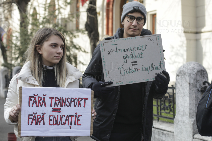 BUCURESTI - MINISTERUL EDUCATIEI - PROTEST - ELEVI - TRANSPORT