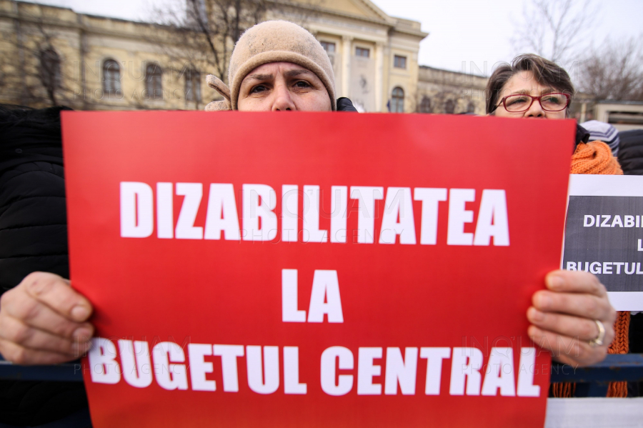 BUCURESTI - PIATA VICTORIEI - PROTEST PERSOANE DIZABILITATI - BUGET PRIMARII