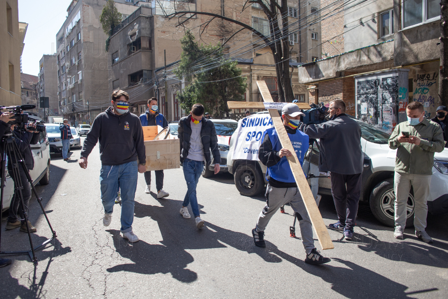 BUCURESTI - PROTEST - MINISTERUL TINERETULUI SI SPORTULUI - 6 APR 2021