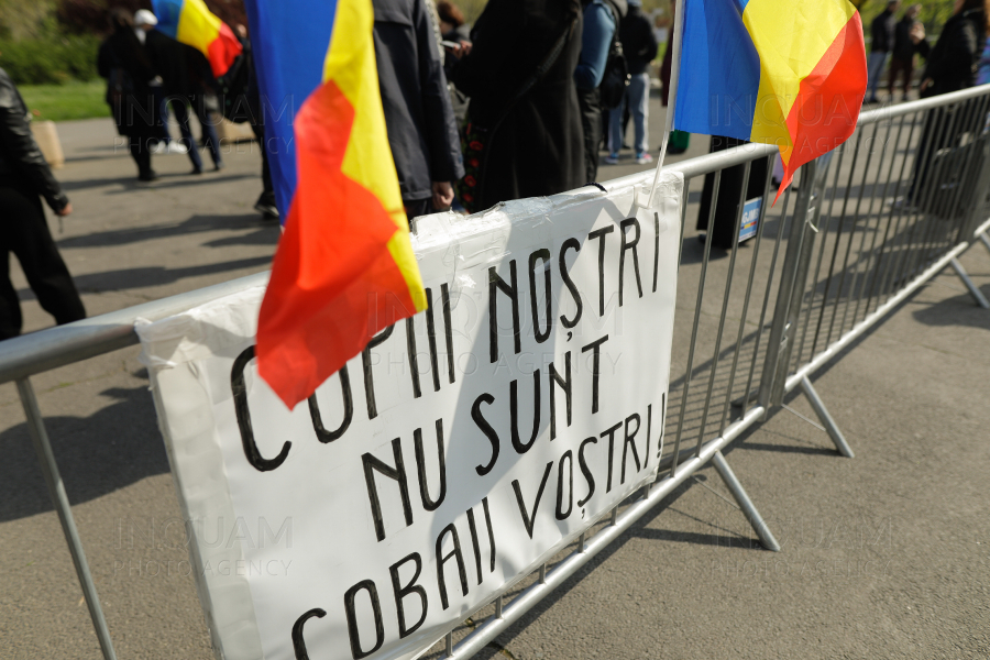 BUCURESTI - PROTEST - SOS ROMANIA - PALATUL PARLAMENTULUI - 19 APR 2023