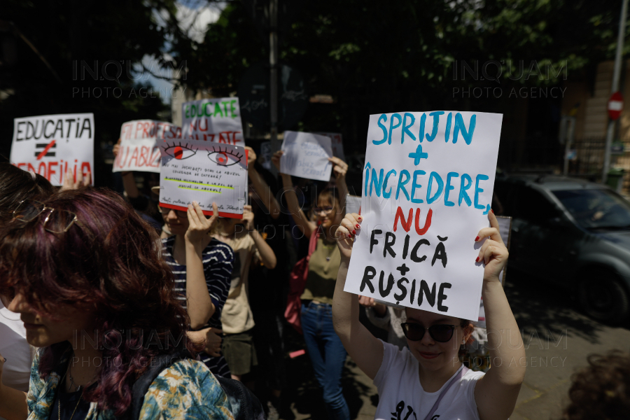 BUCURESTI - PROTEST IMPOTRIVA ABUZURILOR SEXUALE DIN SCOLI - ISMB - 8 IUNIE 2022