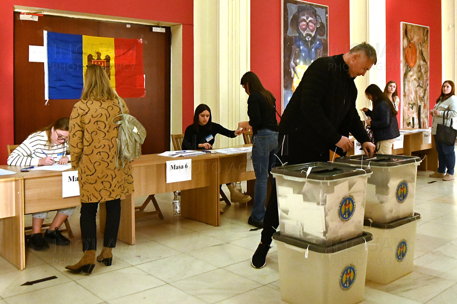 IASI - ALEGERI PREZIDENTIALE - REFERENDUM - VOT - REPUBLICA MOLDOVA - 20 OCT 2024