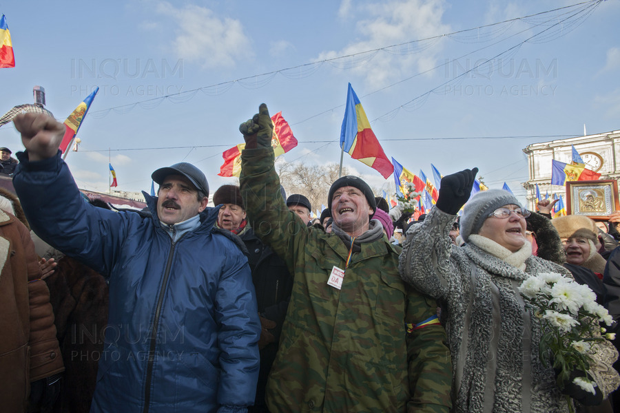 Moldovenii participa la un protest in Piata Marii Adunari Nationale