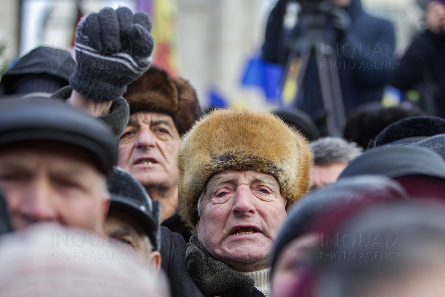 Moldovenii participa la un protest in Piata Marii Adunari Nationale