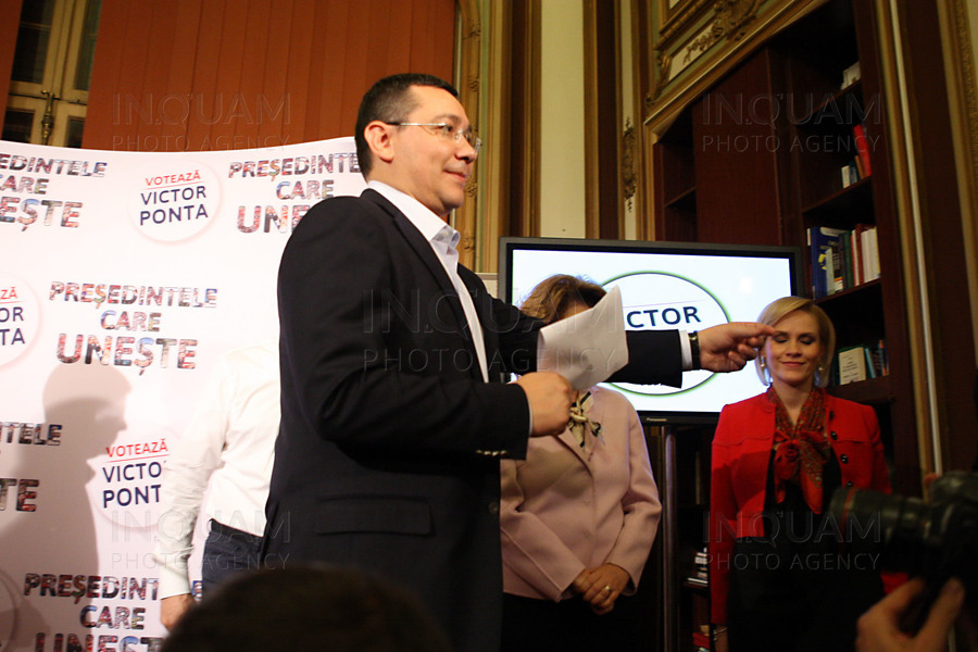 Victor Ponta pleaca dupa ce a sustinut o conferinta de presa in urma comunicarii rezultatelor partiale ale alegerilor prezidentiale, duminica, 2 noiembrie 2014, Bucuresti.