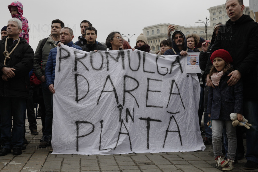PROTEST- LEGEA DARII IN PLATA