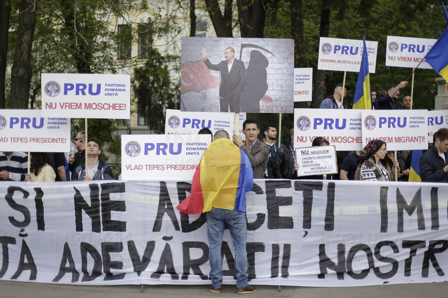 PRU - PROTEST - MOSCHEE - IMIGRANTI